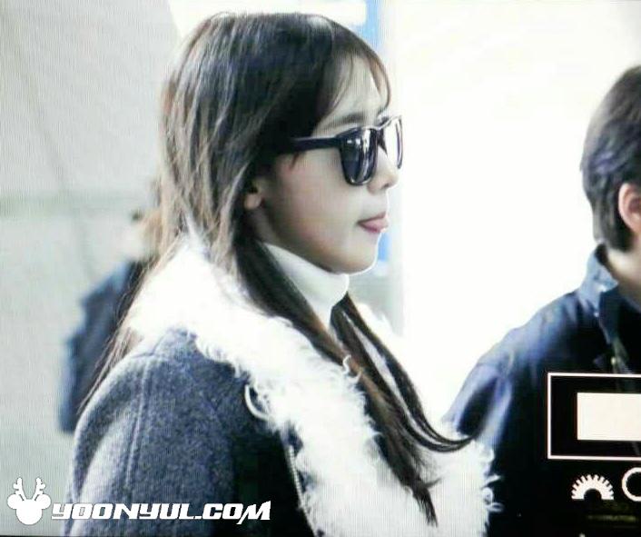 [PIC][11-02-2015]YoonA khởi hành đi Trung Quốc vào trưa nay B9iKllhIUAAv1Ru