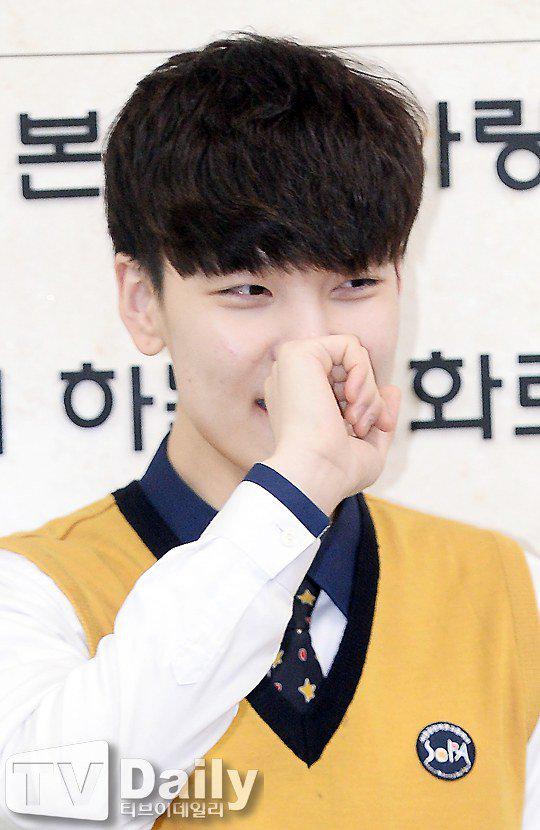 [NEWSPIC] 150211 Zelo @ SOPA Graduation Ceremony

 cr: TVDaily
