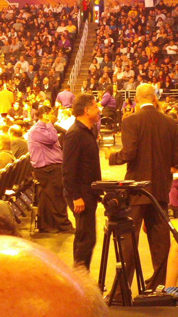 SeanLHart's tweet photo. Frank Buckley #AtTheLakersGame #KTLA http://t.co/tyTuqfQ4VP