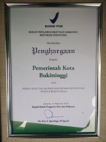 Penerimaan Penghargaan keamanan pangan dari BPOM. <a href="/bukittinggiku/">bukittinggiku.com</a> <a href="/minangsedunia/">minangsedunia</a> <a href="/minangkabauku/">IG: minangkabauku</a>