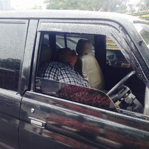 Pengemudi B 2808 FF meninggal dlm kendaraan di dkt ATM bank Mandiri SCBD , penanganan Polri  (via :<a href="/TMCPoldaMetro/">TMC Polda Metro Jaya</a> )