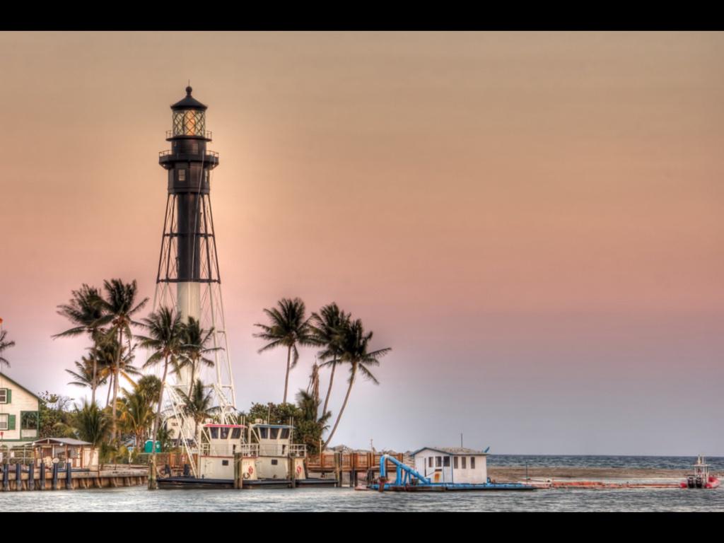 GDistortions's tweet photo. Pink lighthouse http://t.co/AfDMG9VV4j