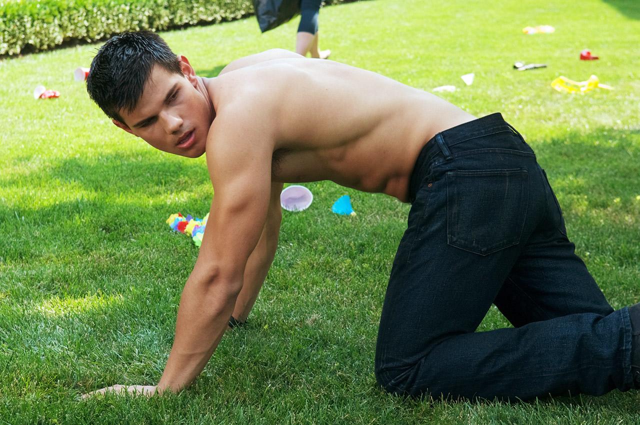 Happy 23rd birthday, Taylor Lautner. Long may you continue to misplace your shirt.  