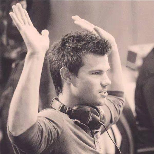 Happy Birthday TAYLOR LAUTNER    Love you to the moon and back        