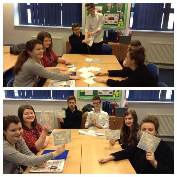 tdsthinkpost16's tweet photo. #HeadStudentTeam draw the winners of the Post 16 rewards this week! http://t.co/BmuuW2ZKaD