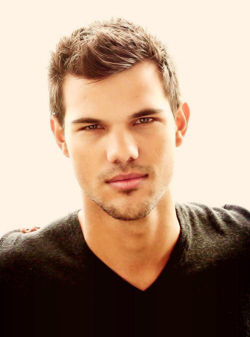 Happy Birthday Taylor Lautner!      