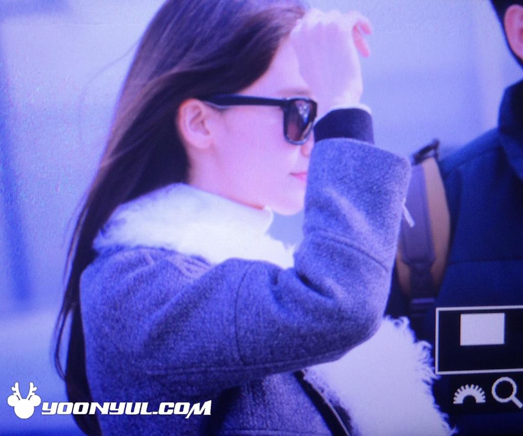 [PIC][11-02-2015]YoonA khởi hành đi Trung Quốc vào trưa nay B9jAd6PIQAA_s6l