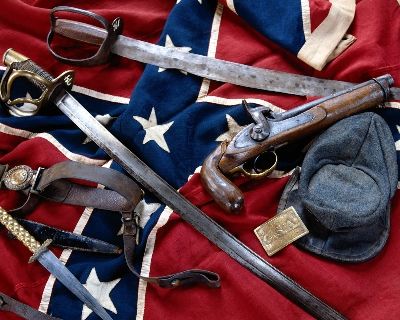 FreedomFightrz's tweet photo. Because we have more and better factories in the North, we are able to produce better weapons than you. #moogcivilwar http://t.co/W2BPKQ5Fet