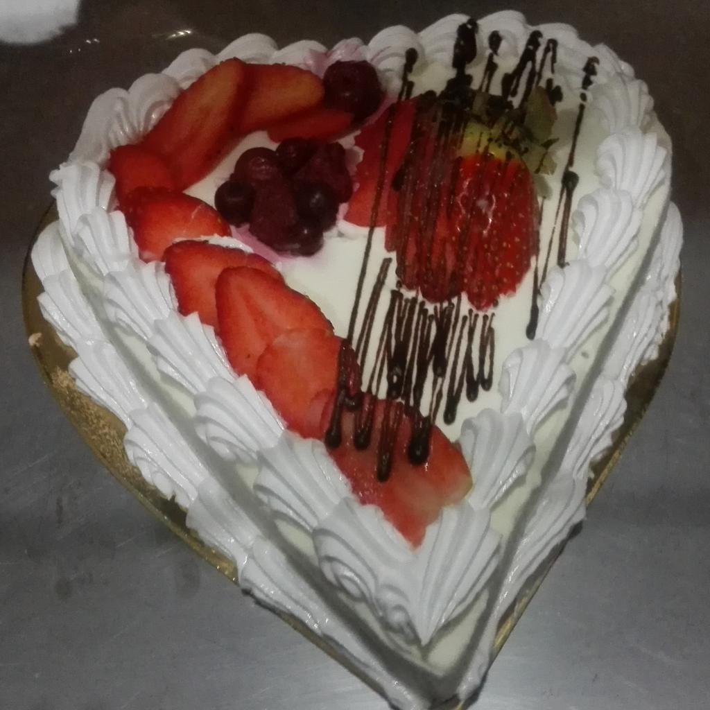 ArbitroCalvo's tweet photo. Tartas de san valentin  estamos enbla c/ sierra de Gredos http://t.co/ugd641soi3