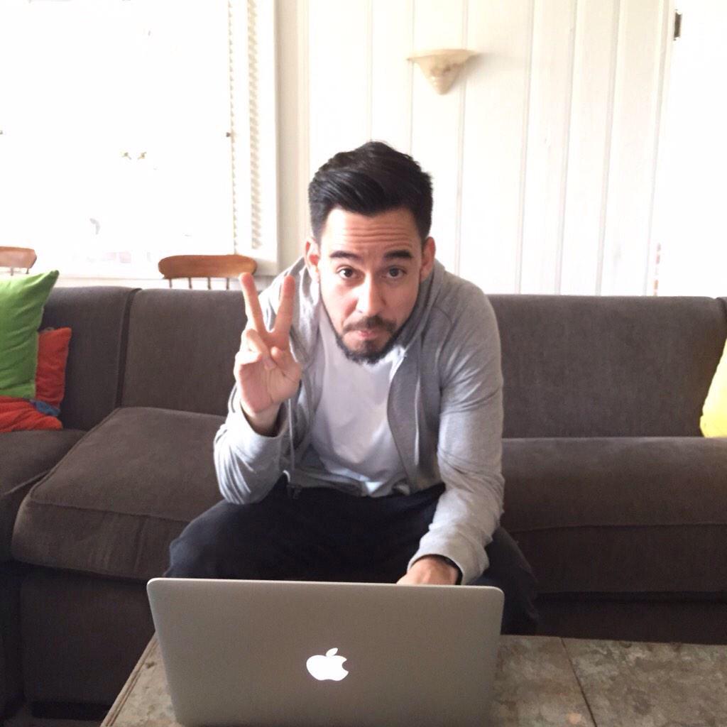 Happy birthday mike shinoda
My idol     