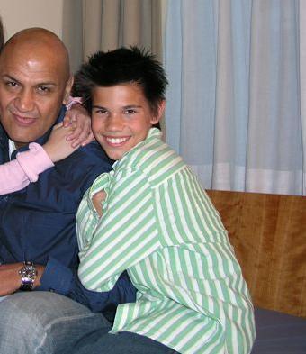 Não consigo acreditar que essa cria tá fazendo 23 anos Happy Birthday Taylor Lautner 