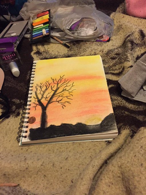 Was playing around with #pastels #art 😁 http://t.co/OA0mxhb0v9<a href="/tag/pastels"class="tags">#pastels</a><a href="/tag/art"class="tags">#art</a>
