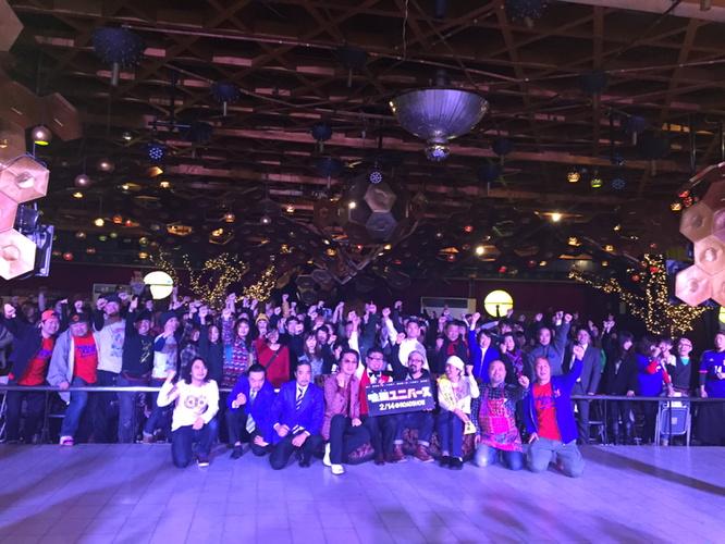 味園ユニバースでの試写会終わりに写真撮影。ウラなんばの皆さんはアツイ方が多かったです！有難うございました。宣伝N #味園ユニバース