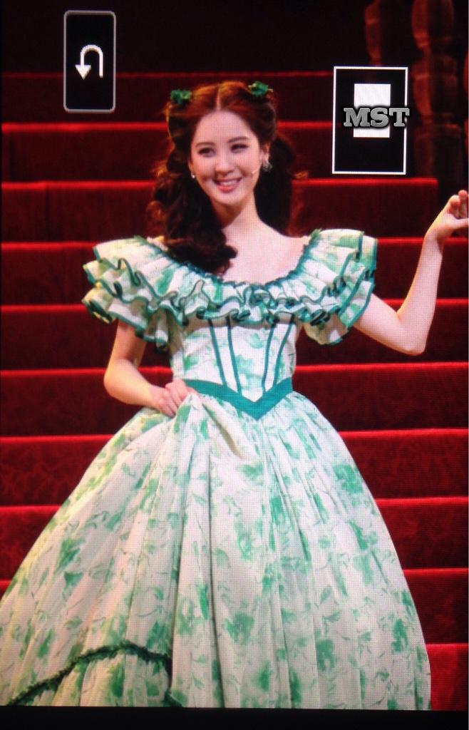 [OTHER][10-11-2014]SeoHyun tham dự buổi họp báo cho vở nhạc kịch mới của cô "Gone With The Wind" - Page 10 B9jSGEiIAAA_MVU