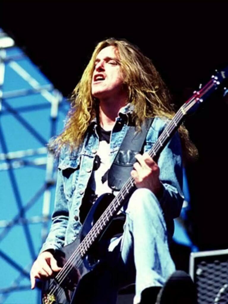 Happy Birthday Cliff Burton. Metallica never did anything incredible musically without you. 