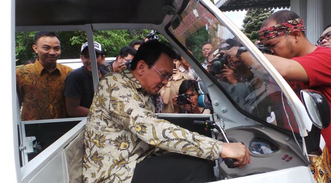 arel_hp's tweet photo. Siapa lagi yg mau disalahkan Hok "@liputan6dotcom: Ahok ke Komisi III DPR, Bahas Banjir http://t.co/jeaZ3HL6uk http://t.co/ahrZXN8W1C"