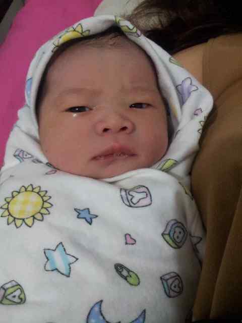 Bellamontu's tweet photo. “Aw congrats ya onty @yossiegiodiita: Hai cantik, jadi anak manis yaa. Sampai ketemu paskah nanti. Onti sayang dedek💖 http://t.co/02IKOxrr7q