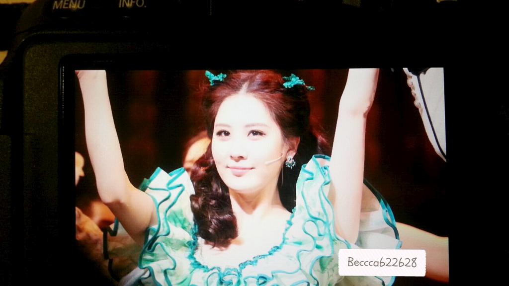 [OTHER][10-11-2014]SeoHyun tham dự buổi họp báo cho vở nhạc kịch mới của cô "Gone With The Wind" - Page 10 B9jf_u3IEAEndKr