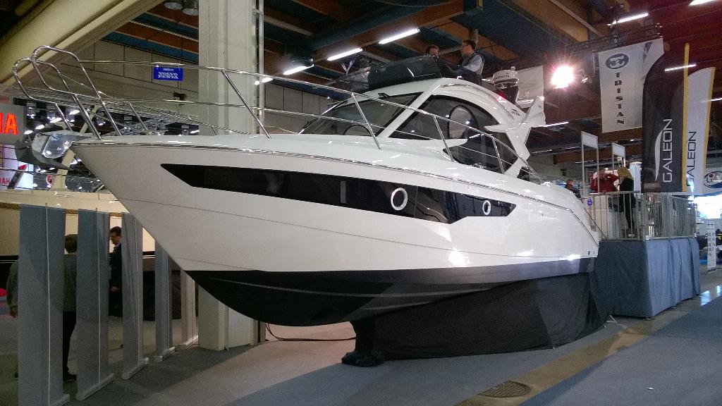 venelehti's tweet photo. Messujen palkitut. Purjevene: Arcona 380Z. Avovene: Bella 600 BR. Retkivene: Finnmaster T7. Matkavene: Galeon 300fly. http://t.co/qHfjy5tuL6