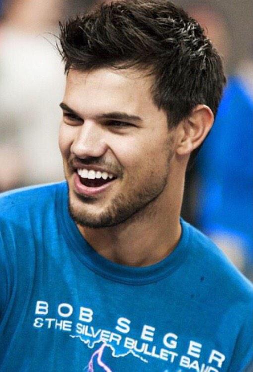 Happy birthday to my ultimate crush Taylor Lautner everyone at school knew! No one dared to say they liked him hahaa 