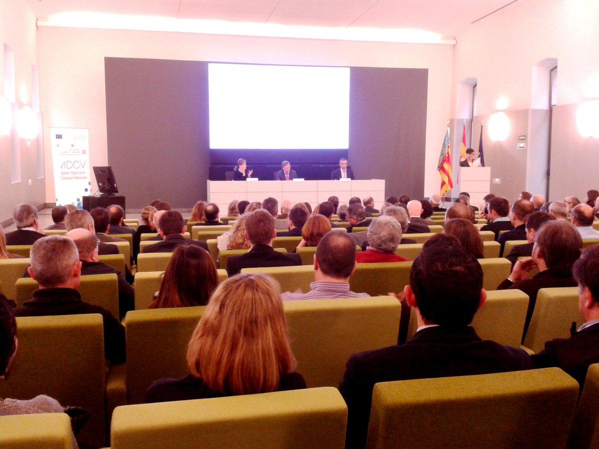 GVAadcv's tweet photo. Arranca el acto con @elenabastidasb, @ferrer_moragues y Domingo Javier Molina, #CIOAGE. #AgendaDigitalCV http://t.co/ELkJS6PyuY