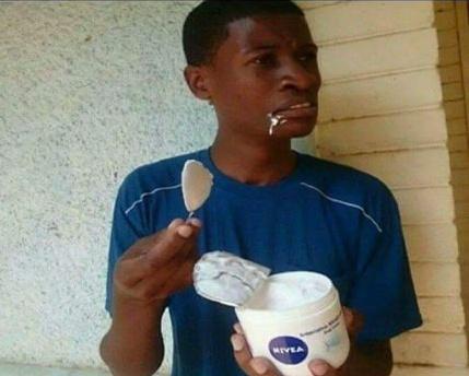 monotumbado's tweet photo. Estos de Nivea hacen unos yogures terribles. http://t.co/GN1rN3TiOw