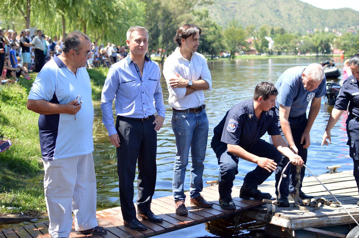 EstebanAviles's tweet photo. Acompañando a Santiago Gutiérrez que en un nuevo desafío al lago nos demuestra que hay que seguir a pesar de todo! http://t.co/fpOadIwgro