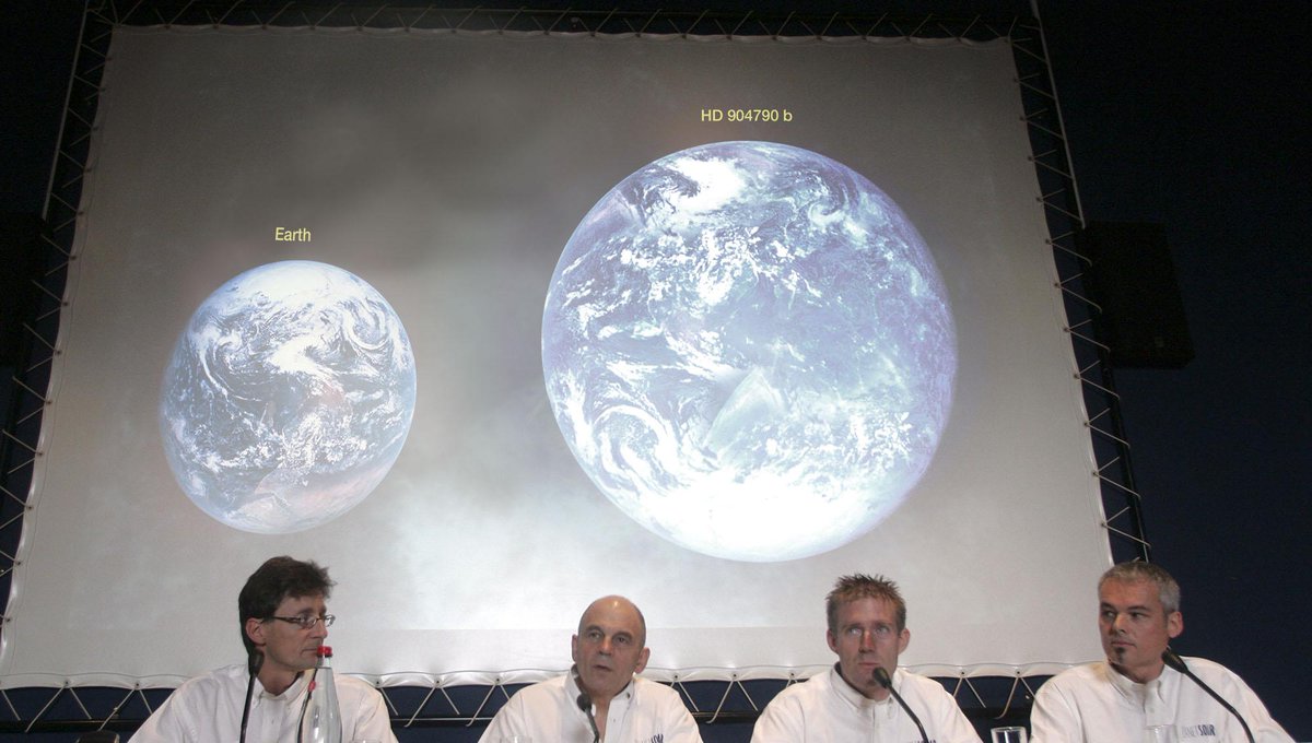 TheOnion's tweet image. Astronomers Discover New Planet That Really Makes Earth Look Like Shit onion.com/1FyG1Mc