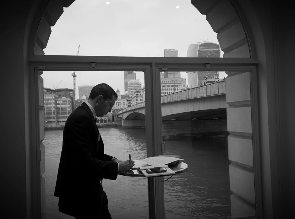 Alicespyglass's tweet image. @robertjgardner setting up shop in the river room @redingtontweets #AssetClass2015 Unconference