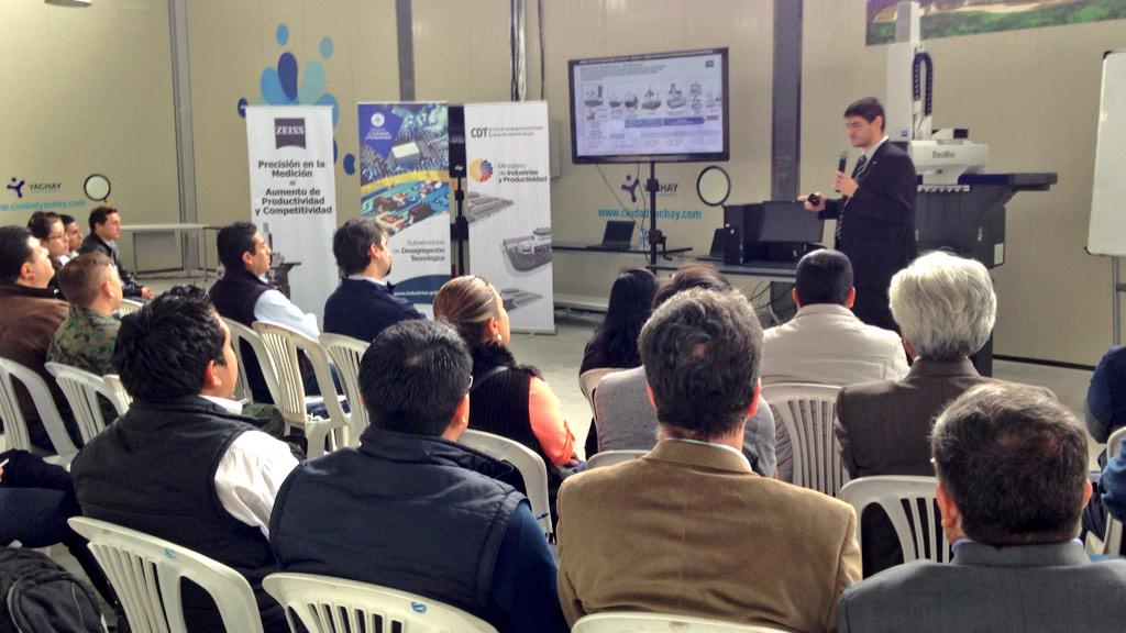 Produccion_Ecu's tweet photo. Sergio Cavalleire representante de #ZEIZZ explica funcionamiento de maquinaria adquirida por @IndustriasEc para #CDT http://t.co/VsOsM8MyRJ