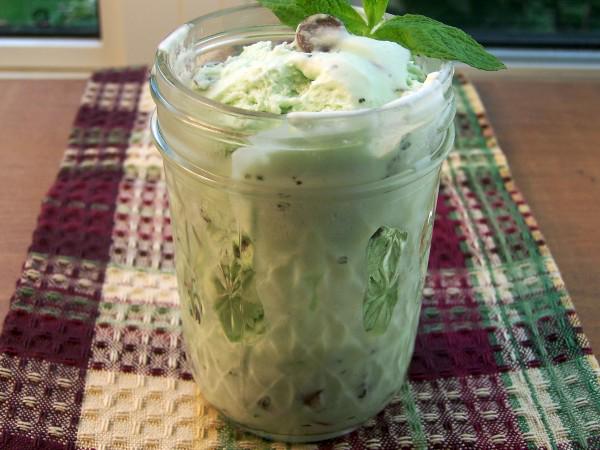 crazyice_cream's tweet photo. Good Night Crazylicious.. Pulihkan semangat kalian dgn CRAZY ice cream versi MINT ini ya! http://t.co/wNXGPVFsOy