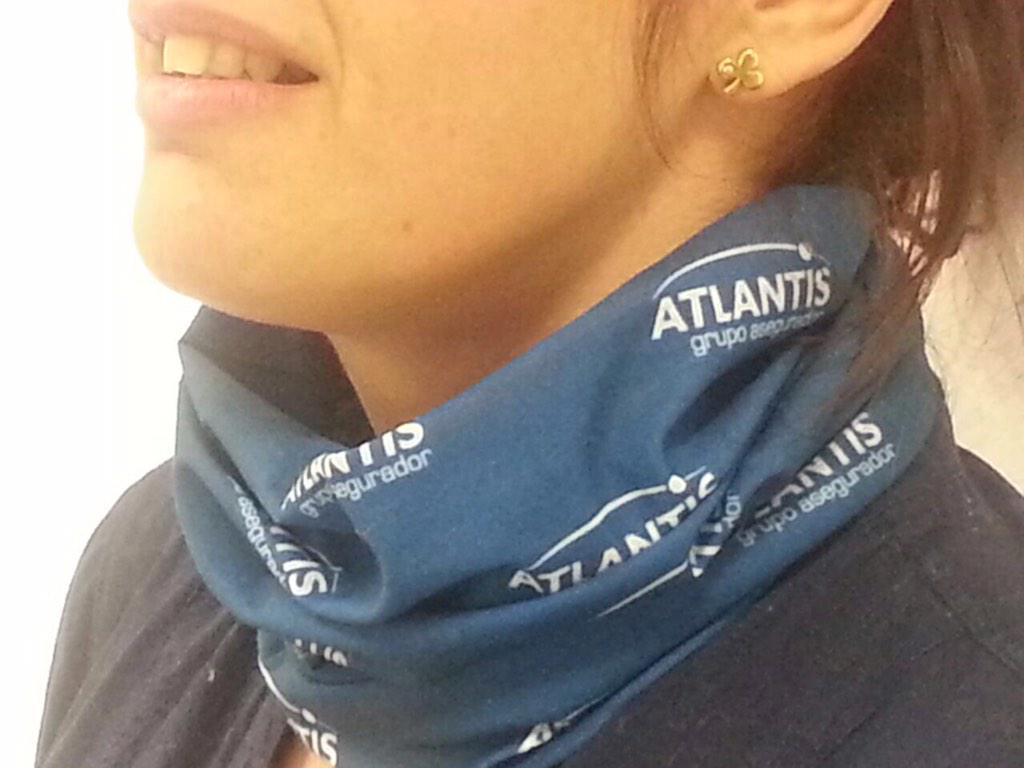 Vine, abrigarem la teva solidaritat amb aquesta braga de coll cursajusticiasocial.cat