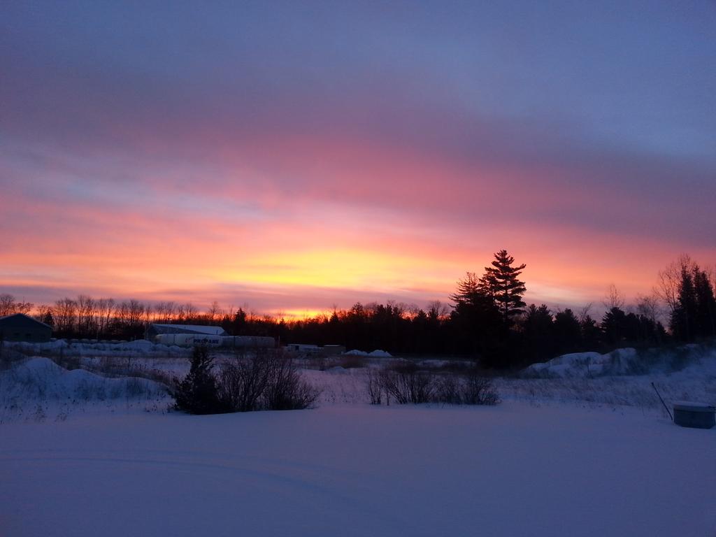 jasmeen_patel's tweet photo. @Ptbo_Canada # beautiful sunrise # highway 7 East. http://t.co/R1VEetfRbV