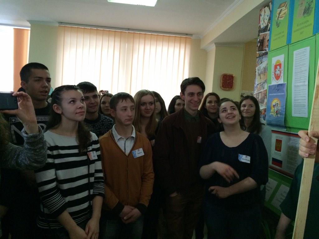 NemirovichSveta's tweet photo. Библиотека для молодежи. Ломаем стереотипы. Поддерживаю!!!! Что с технологическим прорывом? #ГодЛитературы #Крым http://t.co/xk7ZKAvP1W
