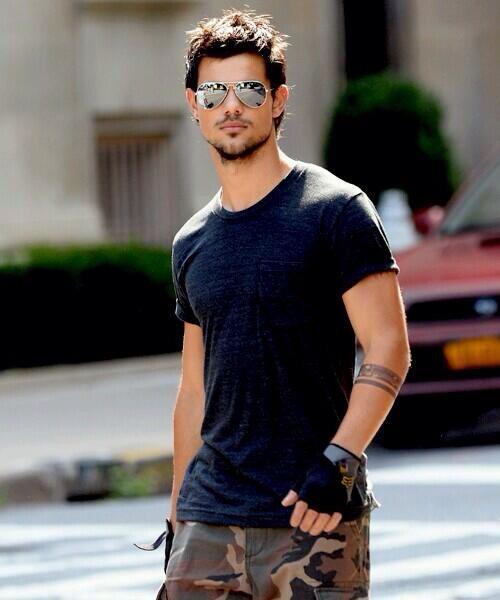 Happy Birthday Taylor Lautner!!!!!! Hermoso bebe. 