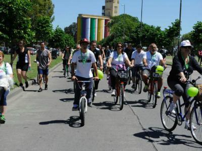lacienradio's tweet photo. ¿Viajás a Buenos Aires? Allá te espera una bicicleta http://t.co/L2rqukJe4A http://t.co/DMNPCWDsRE
