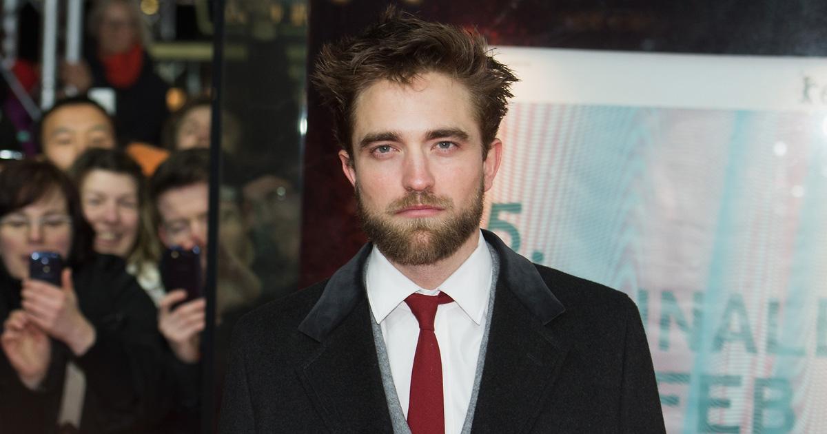 bukutulisQ's tweet image. After weird hair cut?Really? #robf"@Esquiremag: How to Avoid Robert Pattinson's Beard Mistake bit.ly/1yfxCrb http://t.co/h2hLl1My7Y"