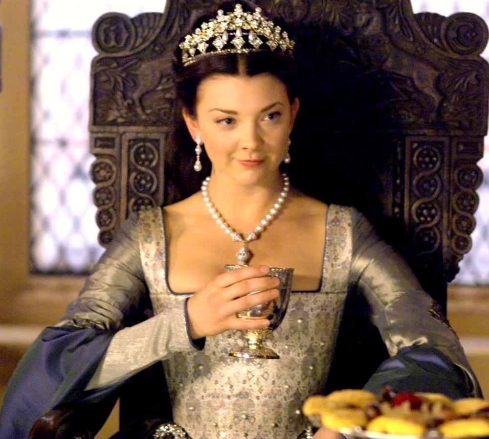 Happy birthday to the ultimate Anne miss Natalie Dormer wine glasses up! 