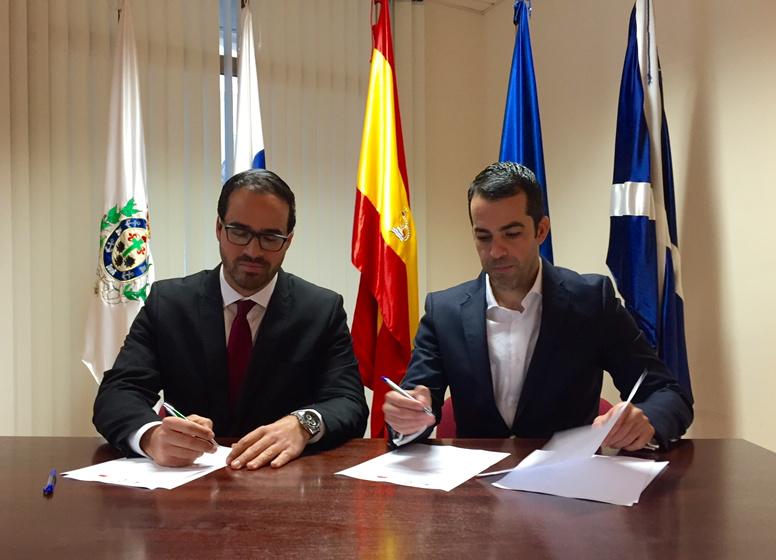 SocDesarrollo's tweet photo. Firma de convenio @adecco_es Impulsando #empleo y #formación en #SCTFE @tino_guzman http://t.co/98LUrHD18M