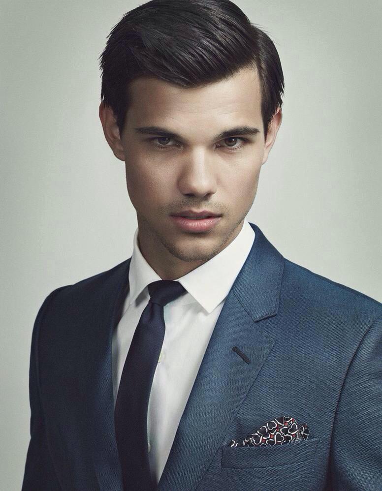 Happy birthday to this sexy beast   ily taylor lautner 