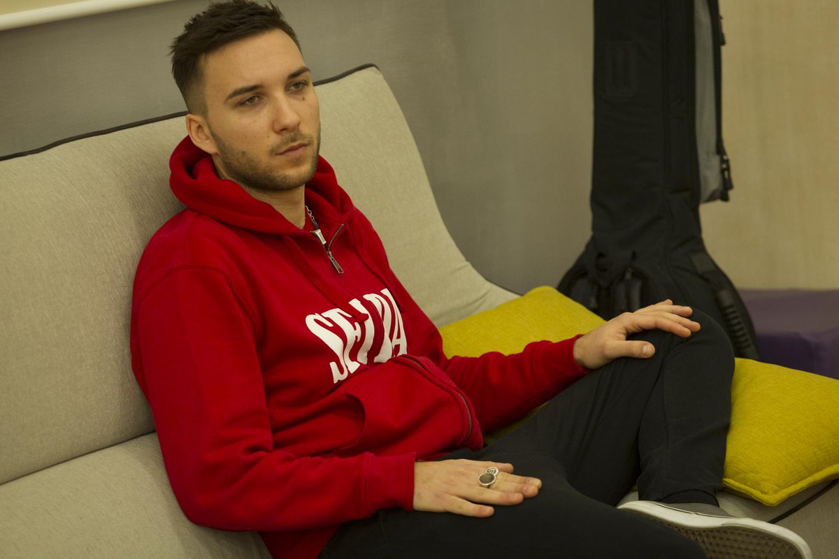 AmiciUfficiale's tweet image. Luca e Briga si confrontano ma sembrano pensarla in modo molto diverso: da che parte state? #Amici14