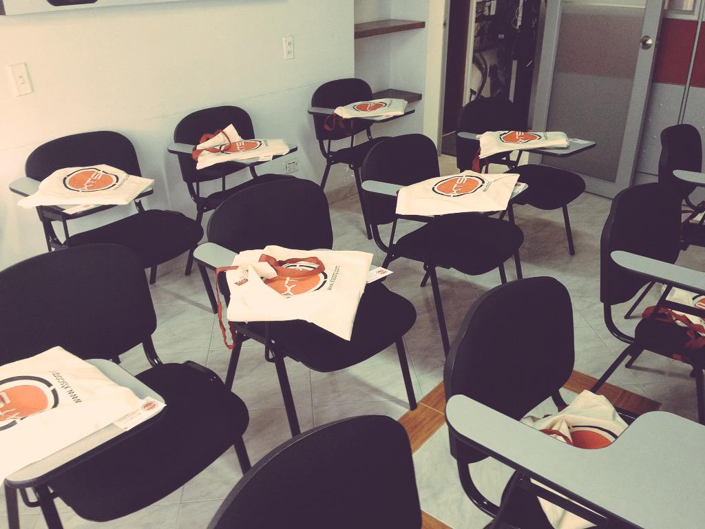 XTSCORPLatam's tweet photo. Ya estamos listos para iniciar #XtremeBreakfast con @centracomsa en las oficinas de @XTSCORP Colombia. Acompáñanos! http://t.co/1nexM8IGmf