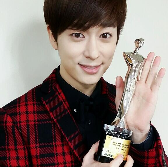 B9kUT2CIYAEnOvE.png:large