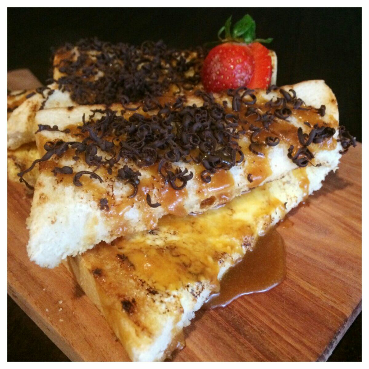 dekopicoffee's tweet photo. Our in house new menu : Roti bakar Tjoklat Karamel. Yuk yuk dicoba ! 😊😊 http://t.co/Y8CNAkuDAc