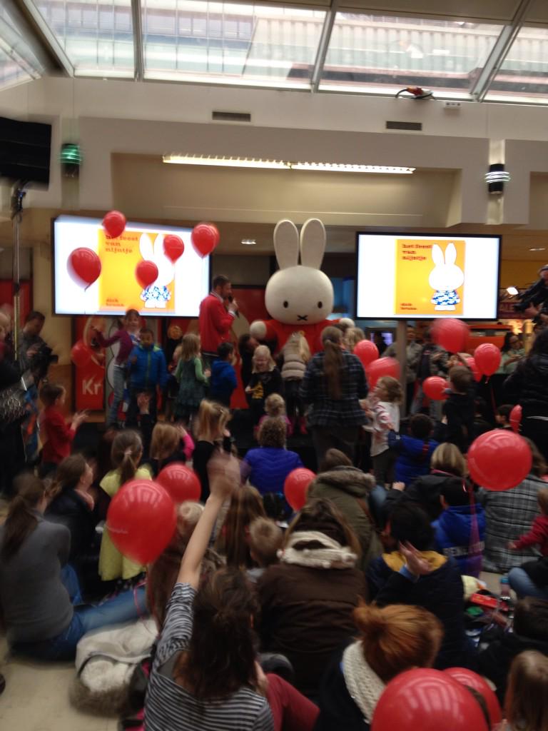 JStrien's tweet image. Super voorleesfeest #brunanijntjefan