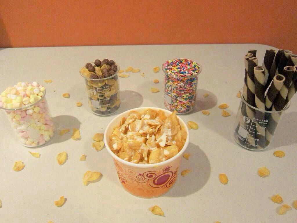 Crazin_PH's tweet photo. Craving for something amazing??? Catch CRAZIN' at the LLCAH this Feb 14! 🍧🍨🍦❤️ http://t.co/JXDEEkRA6J