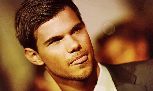 E  essa beleza divina ai ??
Happy Bday Taylor Lautner 