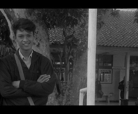 puttrii_utami's tweet photo. Hi loved! kaulah yang pertama ingin ku lihat saat mentari mulai bersinar....♬pelantun tidur malam ini (with rio) http://t.co/zZEcIhd6g4