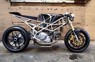 CafeRacerAl666's tweet photo. Sick Duc http://t.co/FKRWgDPAr1