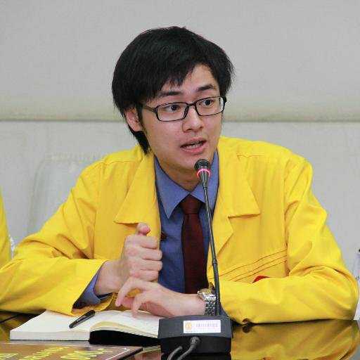 YellowJacketSQ's tweet photo. Setelah mahasiswa FH ini terpilih menjadi mapres ia masih sempat latihan sidang PBB mewakili UI di Harvard. Keren! -t http://t.co/D1YgZAjdSu